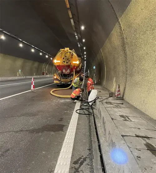 抚顺隧道排水渠清淤